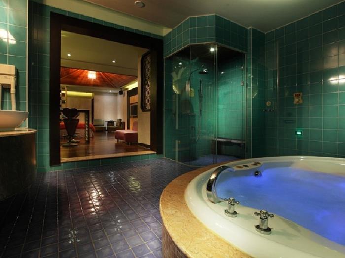 Royal Group Motel Chien Kuo Branch Kaohsiung Buitenkant foto