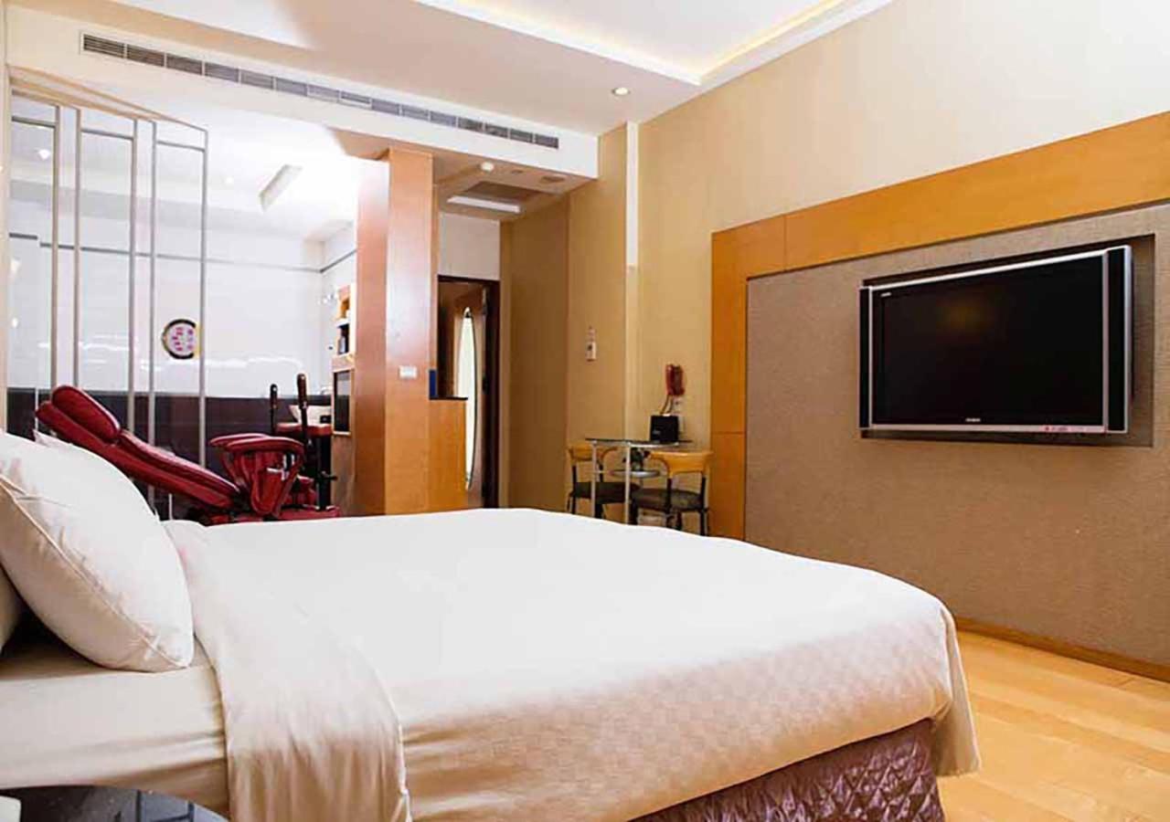 Royal Group Motel Chien Kuo Branch Kaohsiung Buitenkant foto